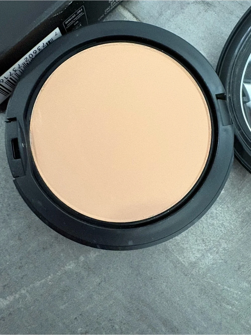 MAC Studio Fix Powder Plus Foundation shade NW13